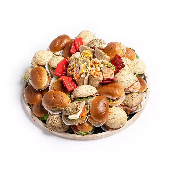 Verrassingsplank van wraps & belegde broodjes
